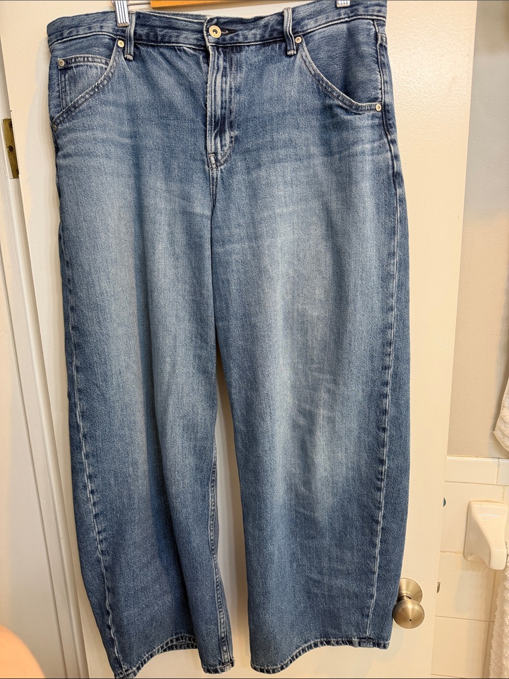 Uniqlo Light Blue Wide-Leg Barrel Jeans